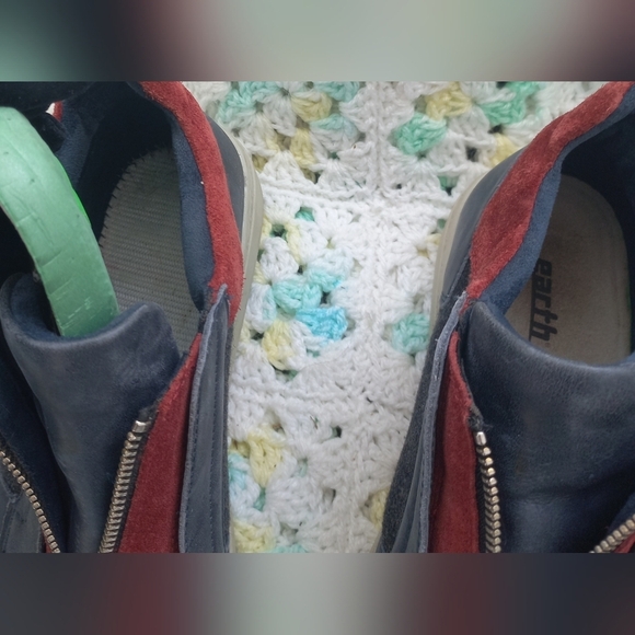 Earth Women's Zane Navy/Red Leather Sneakers Size 10 B US - Picture 13 of 15